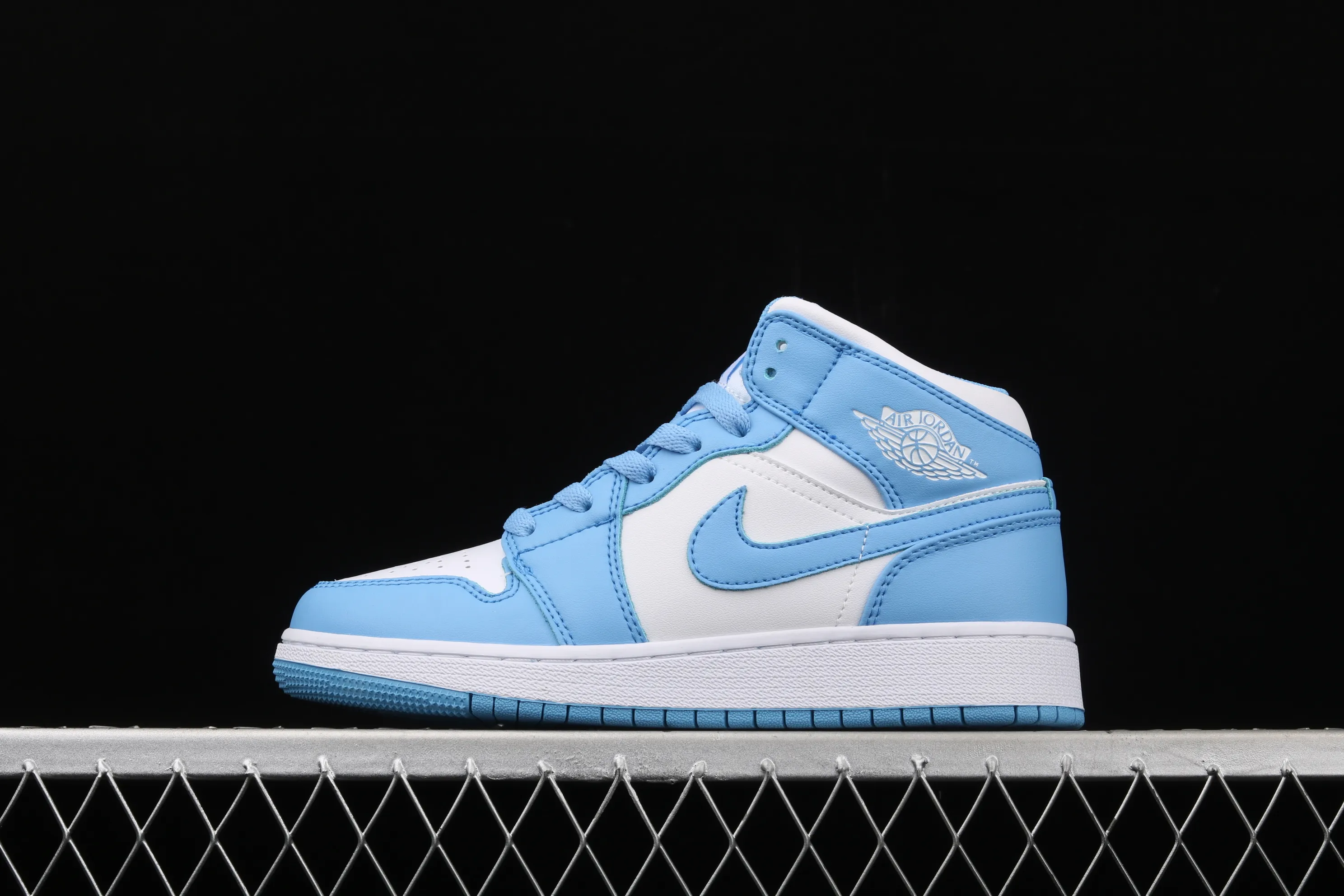 All categories Air Jordan Jordan series basketball shoes Air Jordan 1 Mid Air Jordan 1 Mid AJ1 Joe 1 white and blue 554724-106